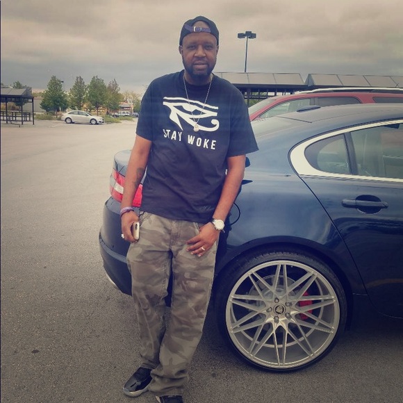 Meet your Posher, Ike - Picture 1 of 1